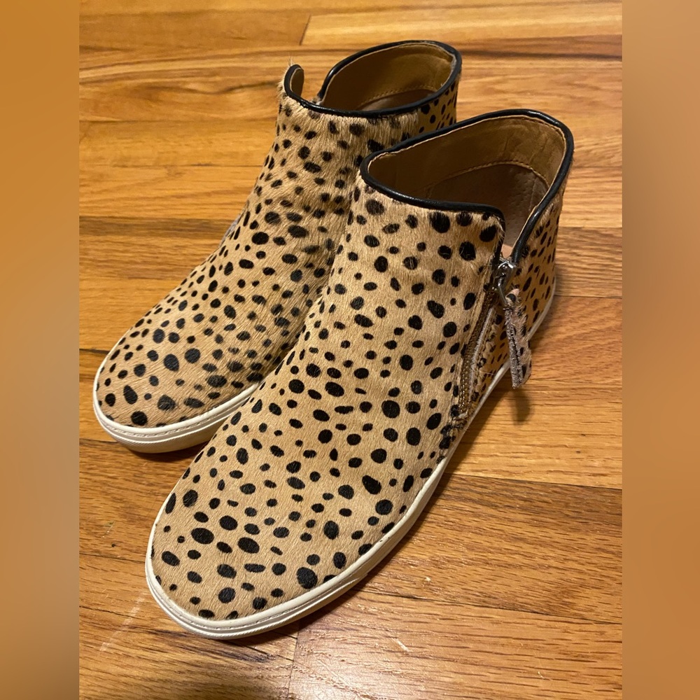 Worn a couple times 
Brand- crown vintage boot
Size- 7.5
